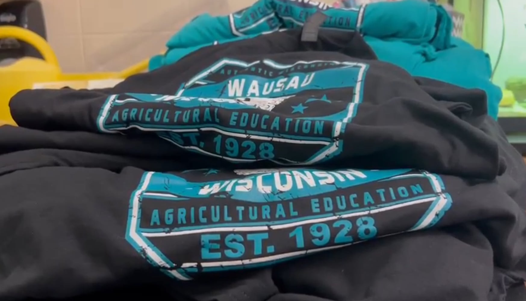 Wausau FFA Students Educate Fourth Graders on Agriculture