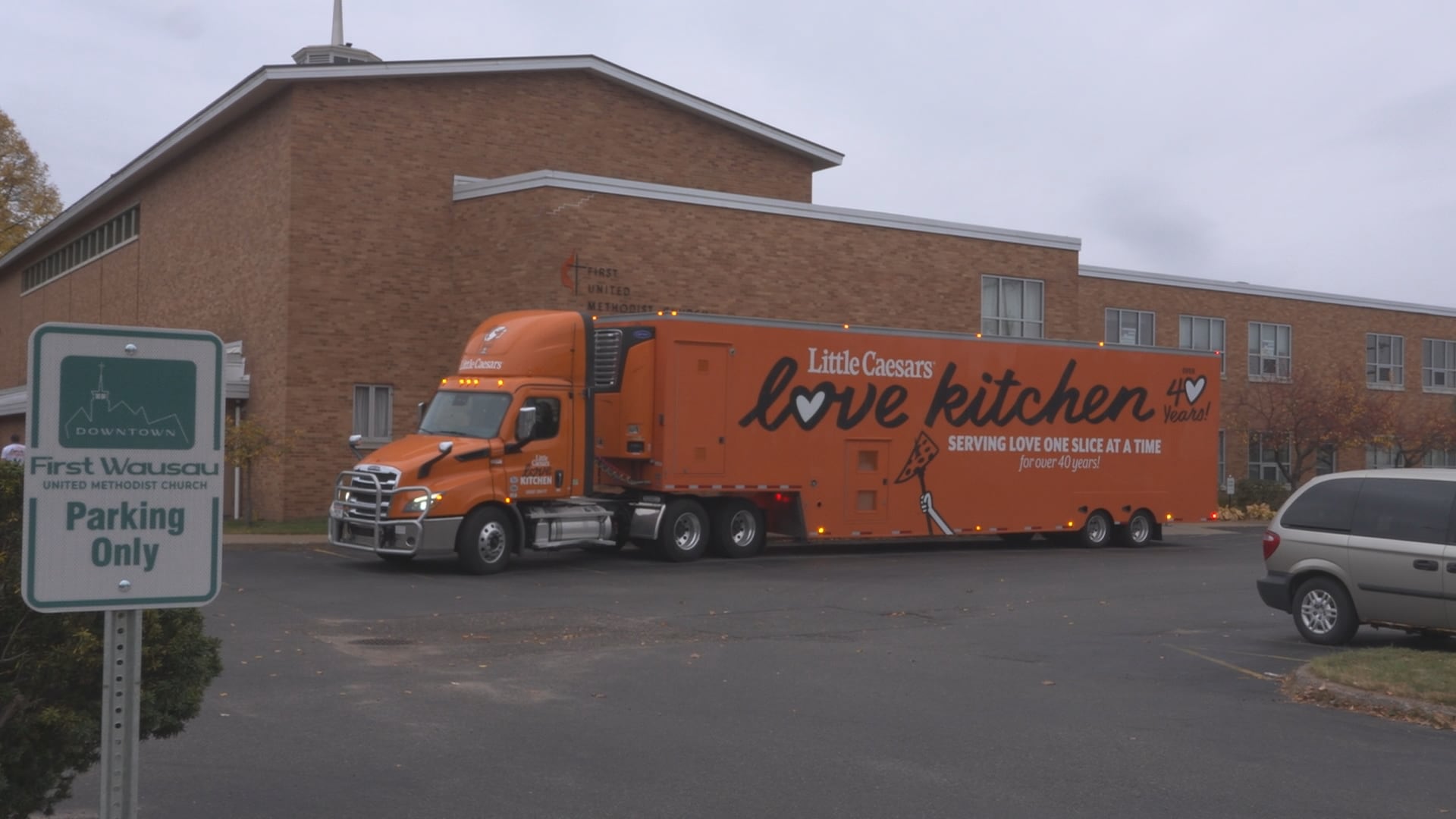 Little Caesars Donates Pizzas to Wausau Church Dinner Program