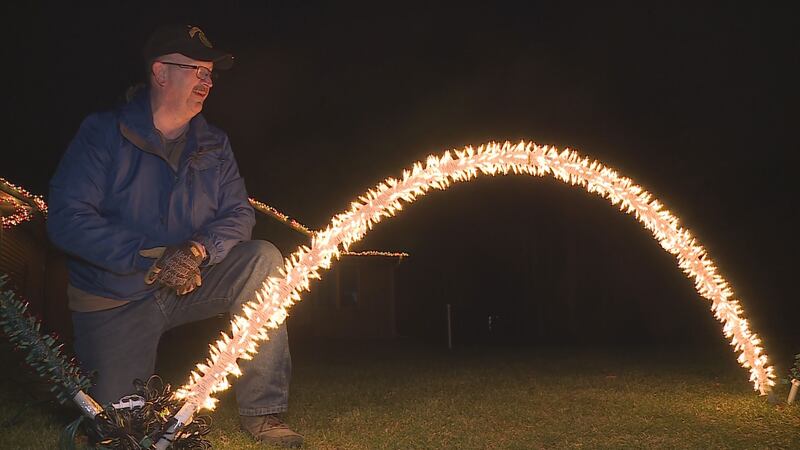 Steve Ransbottom Plover man's holiday light show helps local veterans