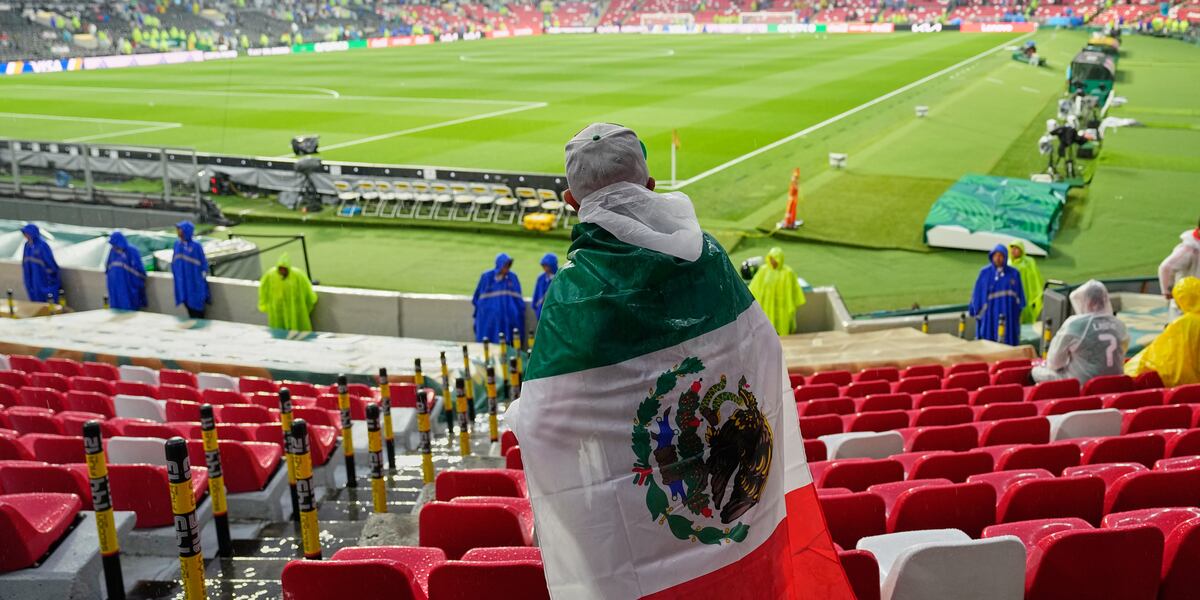 Mexico-Ecuador World Cup match delayed by a storm in Mexico City