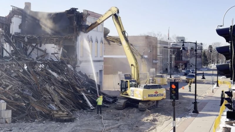 Crews tear down building in downtown Antigo